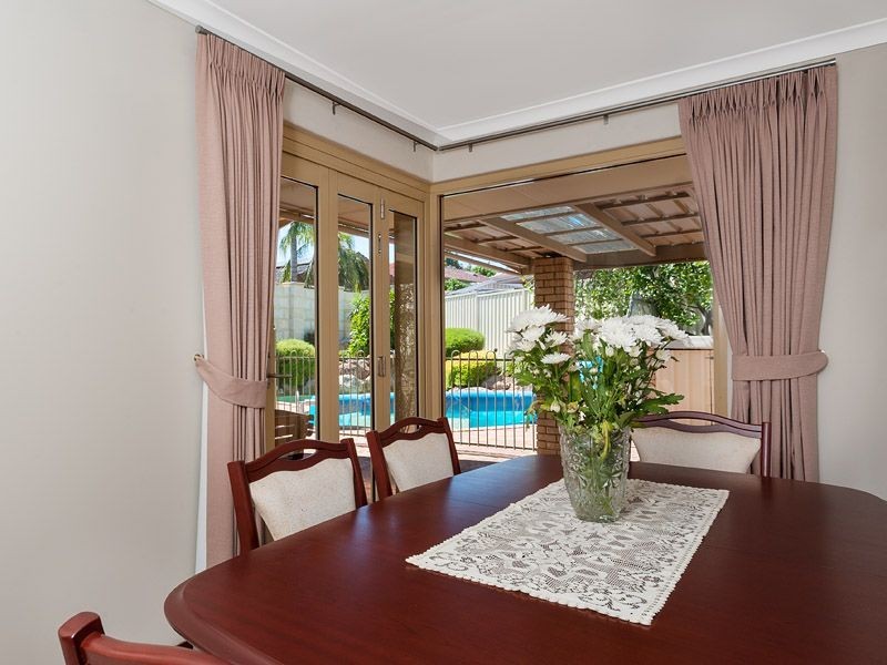 12 Olsen Court, Leeming WA 6149