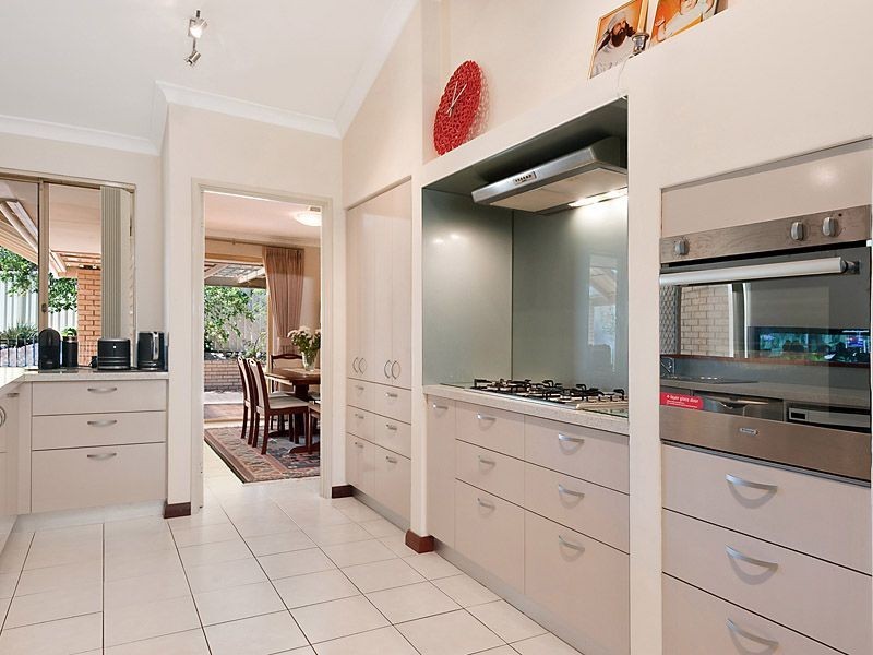 12 Olsen Court, Leeming WA 6149