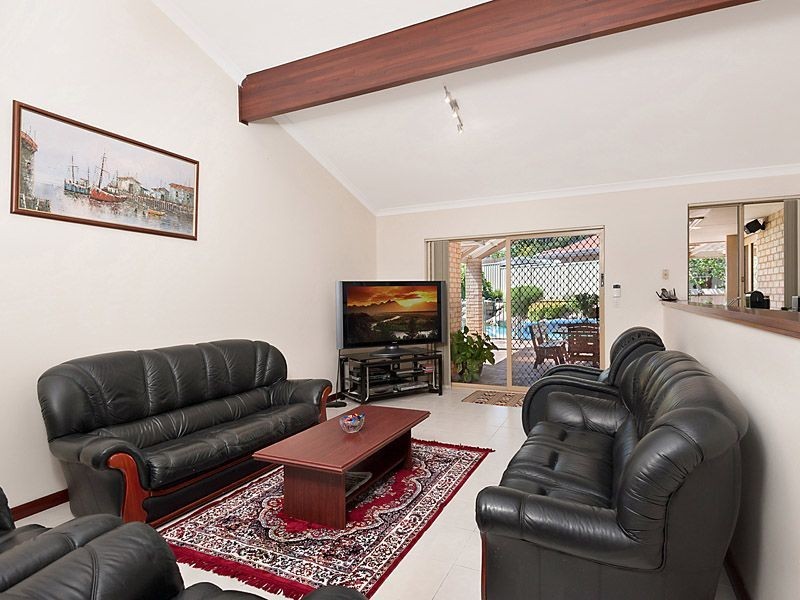 12 Olsen Court, Leeming WA 6149