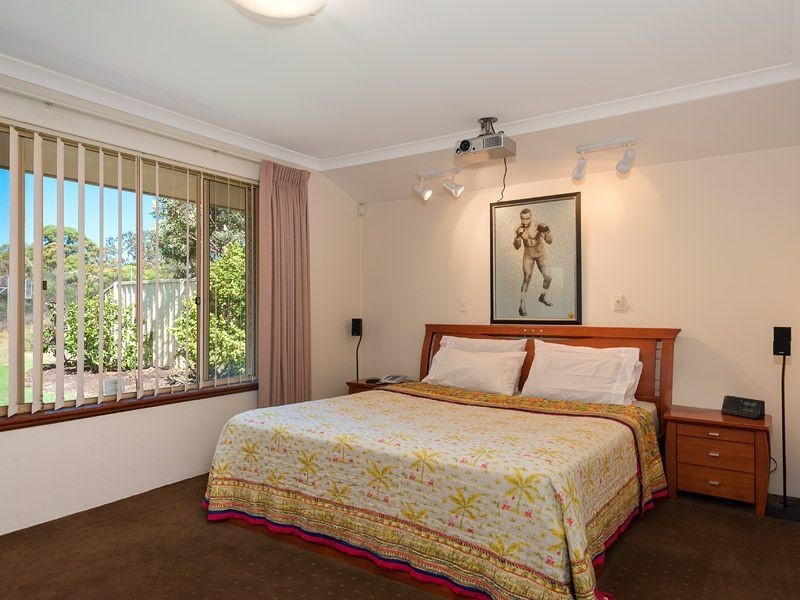 12 Olsen Court, Leeming WA 6149