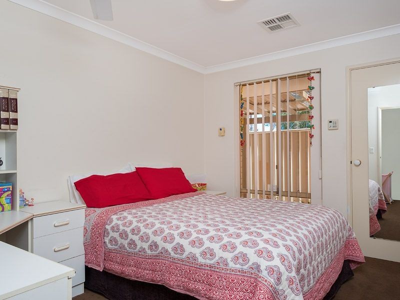 12 Olsen Court, Leeming WA 6149