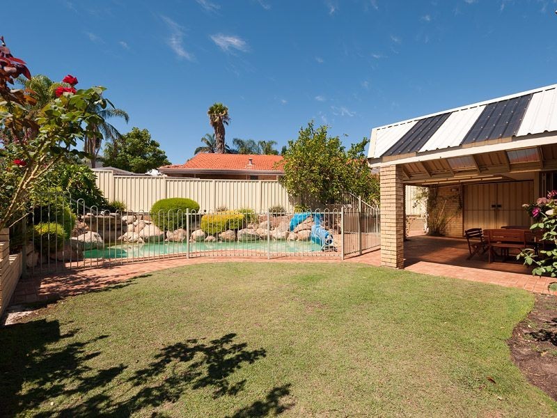 12 Olsen Court, Leeming WA 6149