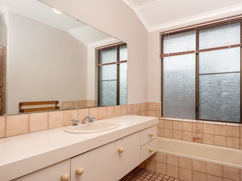 43 Gladstone Road, Leeming WA 6149