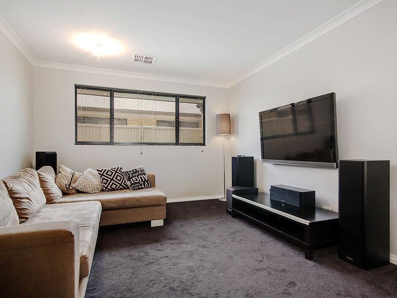 25 Hayeswater Circuit, Waikiki WA 6169