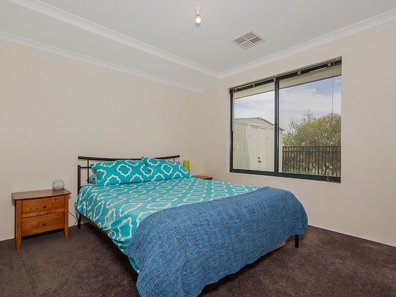 25 Hayeswater Circuit, Waikiki WA 6169