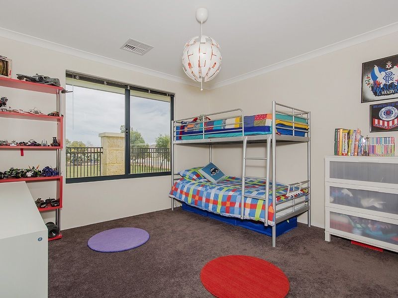 25 Hayeswater Circuit, Waikiki WA 6169