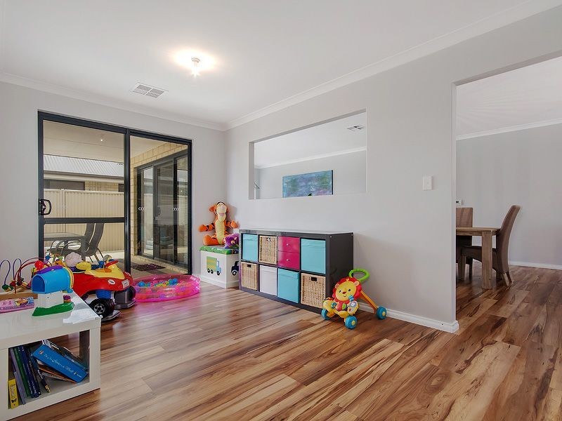 25 Hayeswater Circuit, Waikiki WA 6169