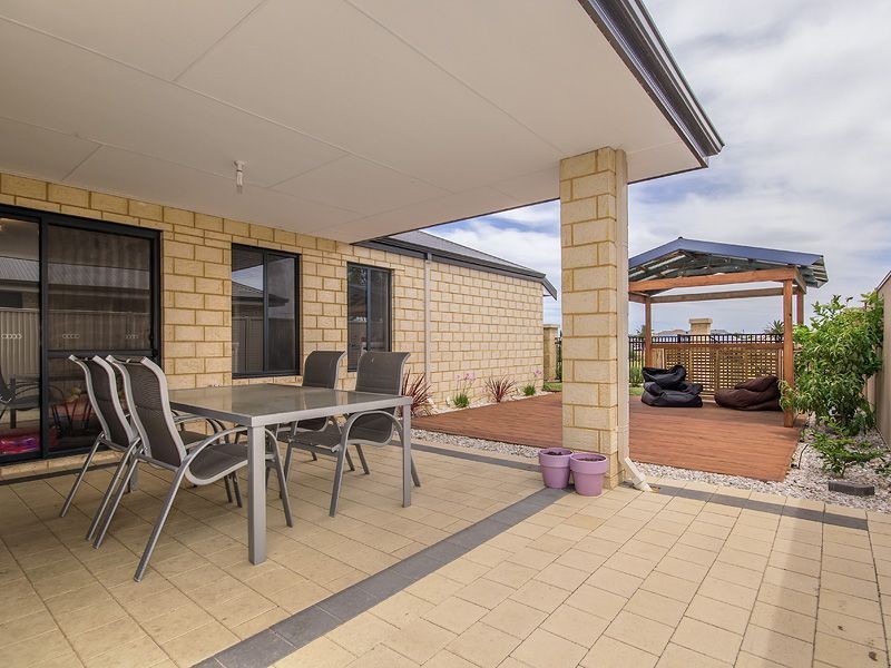 25 Hayeswater Circuit, Waikiki WA 6169