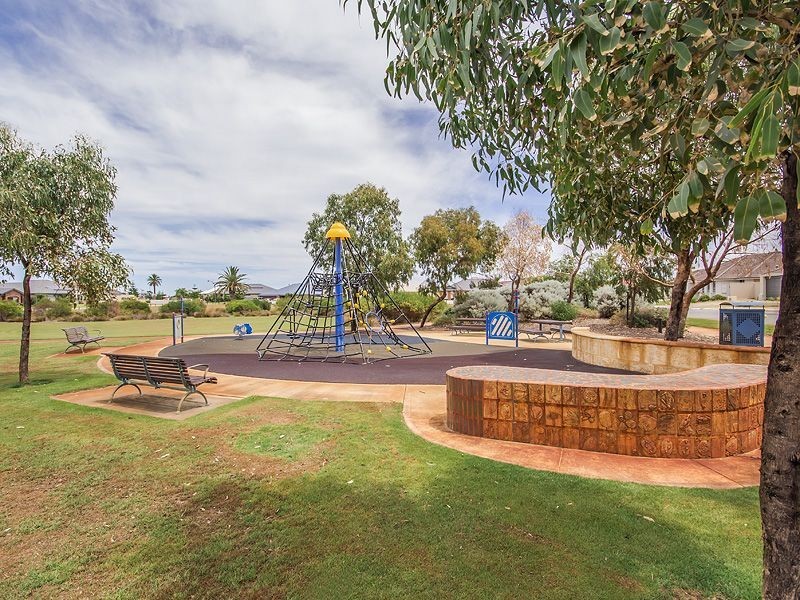 25 Hayeswater Circuit, Waikiki WA 6169