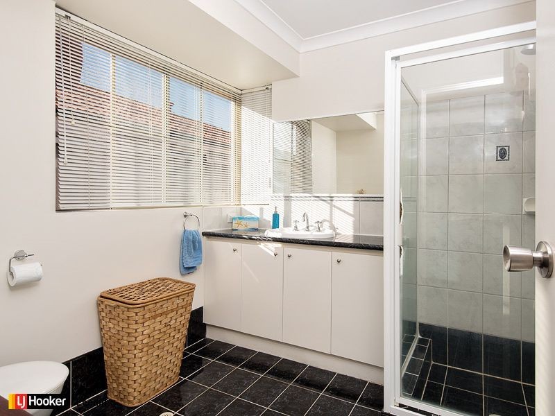 28 Pennlake Drive, Spearwood WA 6163