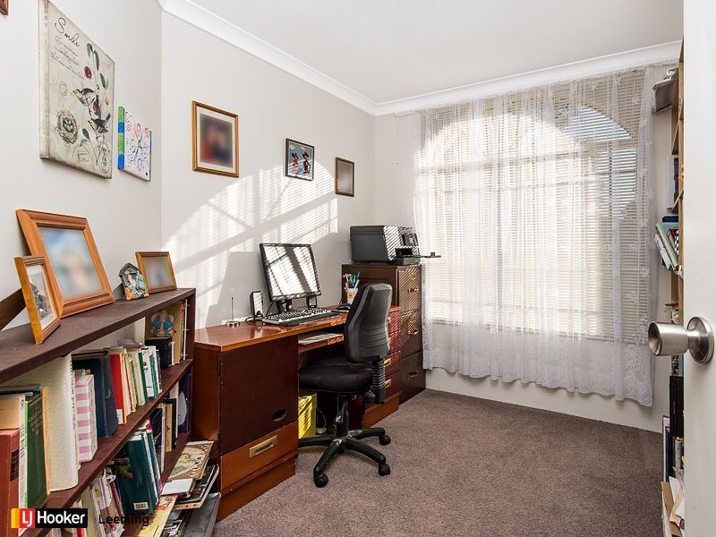 28 Pennlake Drive, Spearwood WA 6163