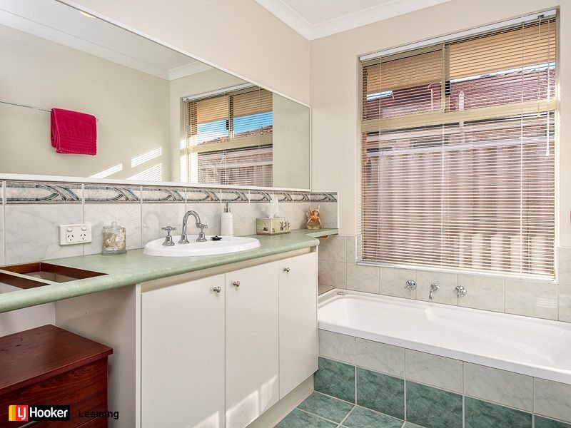 28 Pennlake Drive, Spearwood WA 6163