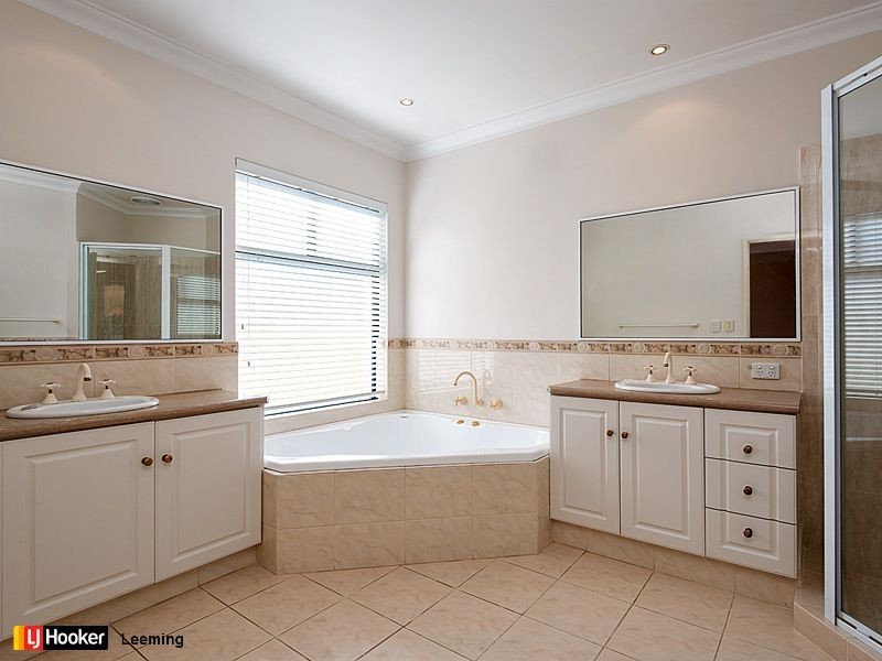 8 Atkinson Gardens, Leeming WA 6149