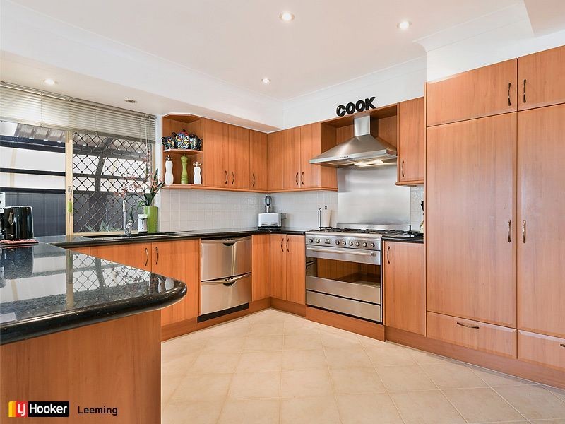 14 Demasson Rise, Leeming WA 6149