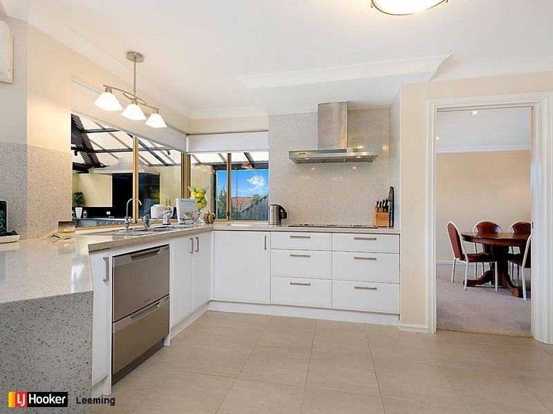 6 Sellen Court, Leeming WA 6149