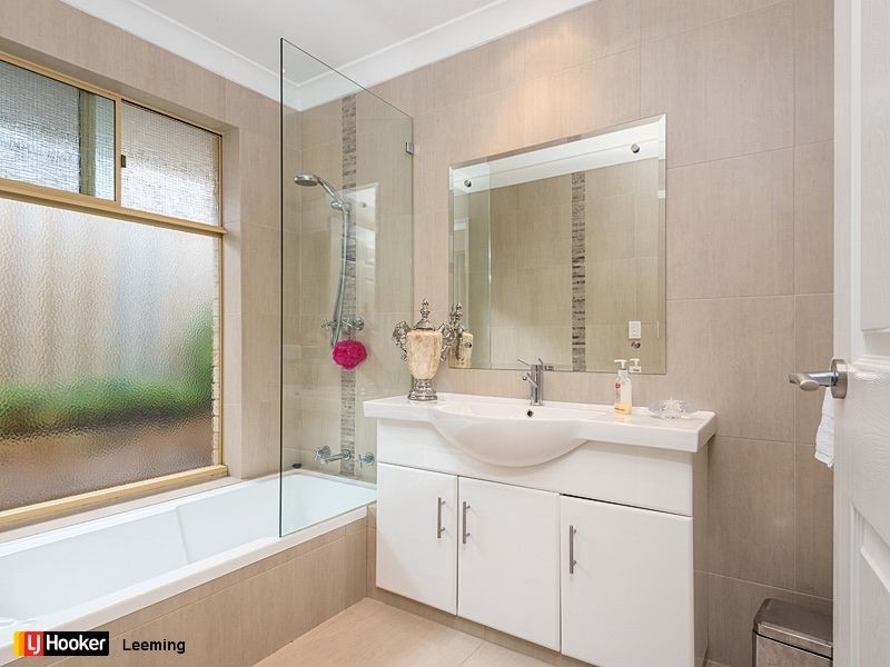 6 Sellen Court, Leeming WA 6149