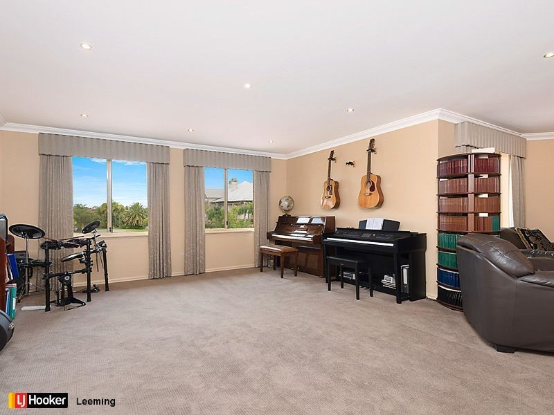 6 Sellen Court, Leeming WA 6149