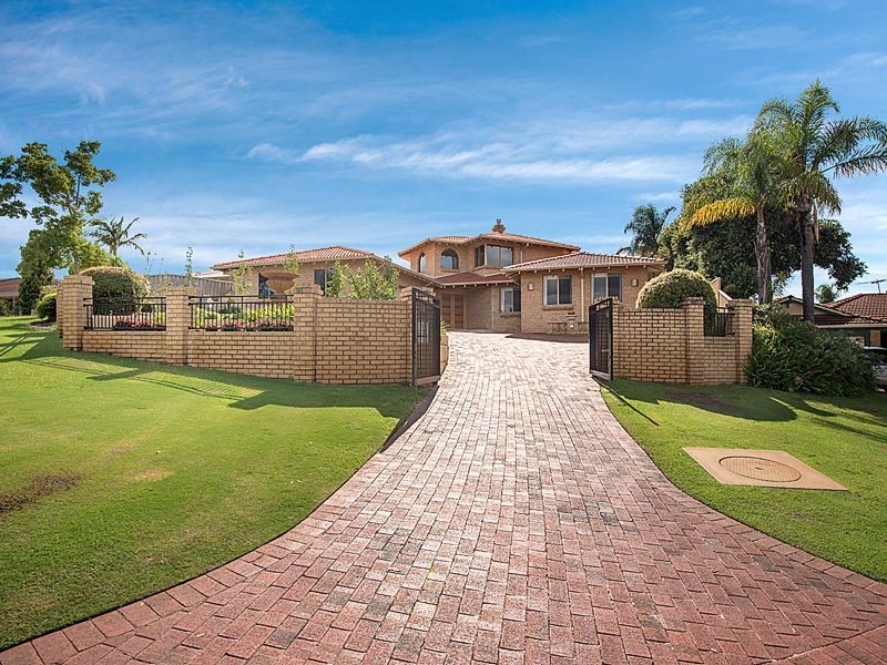 6 Sellen Court, Leeming WA 6149