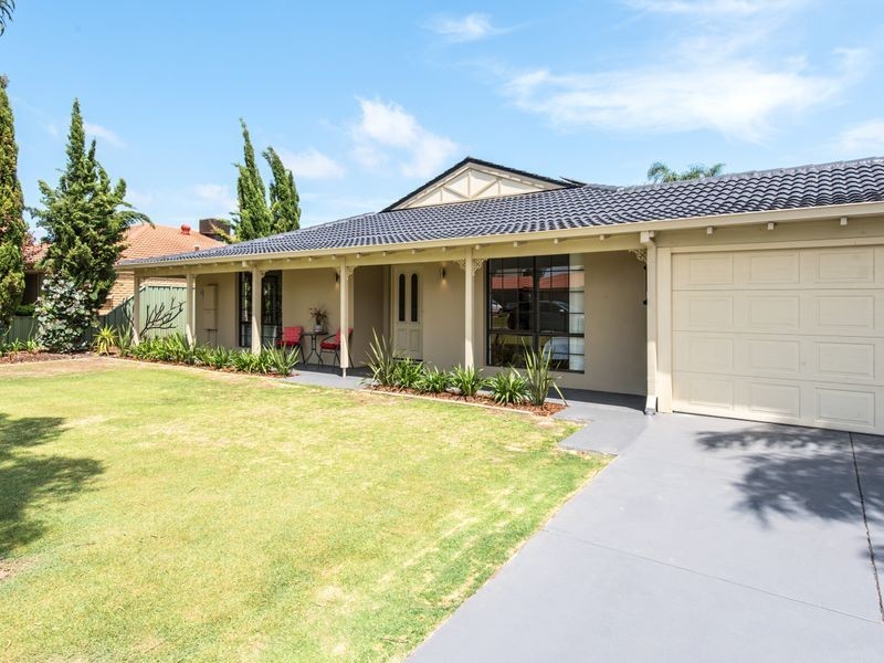 8 Charrington Court, Leeming WA 6149