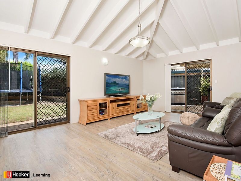 8 Charrington Court, Leeming WA 6149