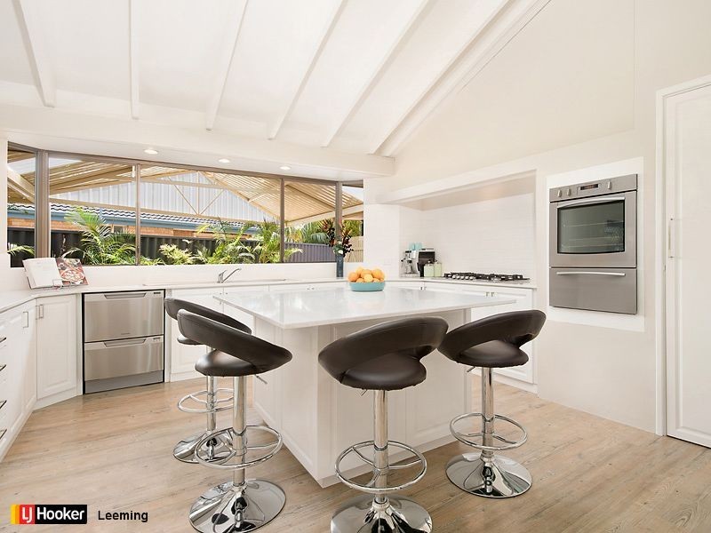 8 Charrington Court, Leeming WA 6149