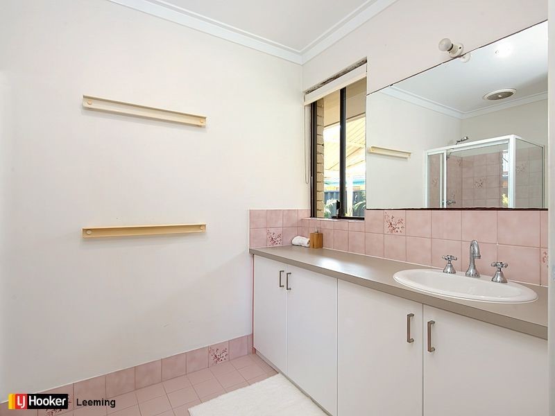 8 Charrington Court, Leeming WA 6149