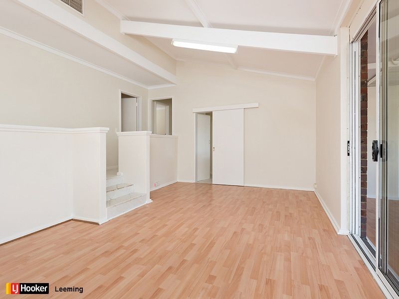 35 Abbott Way, Swan View WA 6056