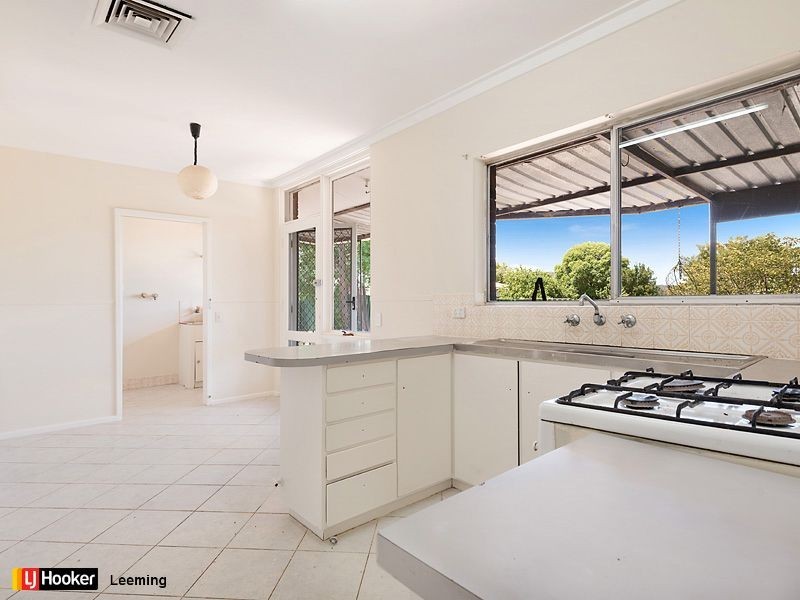 35 Abbott Way, Swan View WA 6056