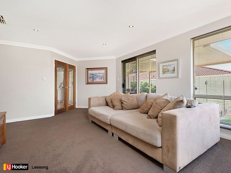 7 Greenlea Rise, Leeming WA 6149