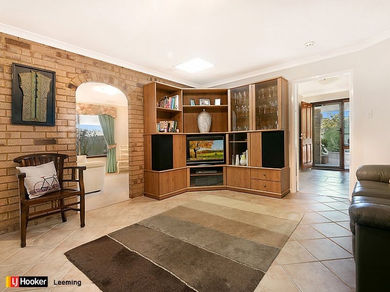 8 Sylvan Crescent, Leeming WA 6149