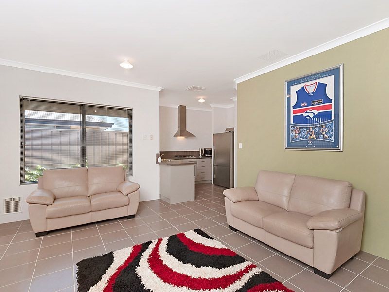 4/7 Crossville Way, Success WA 6164
