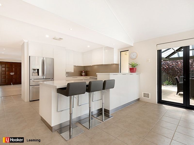 46 Oakhill Drive, Canning Vale WA 6155