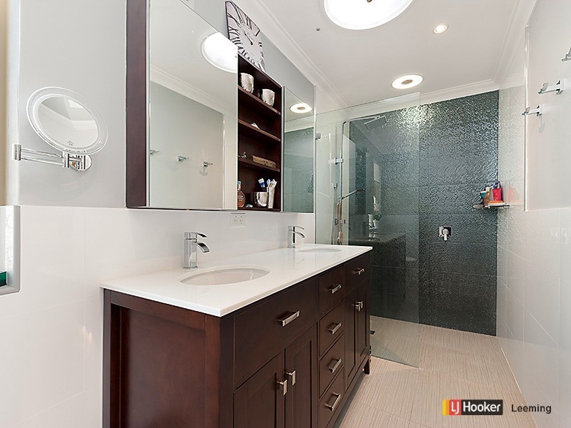 1 Treehaven Vista, Leeming WA 6149