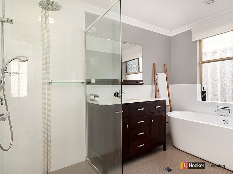 1 Treehaven Vista, Leeming WA 6149