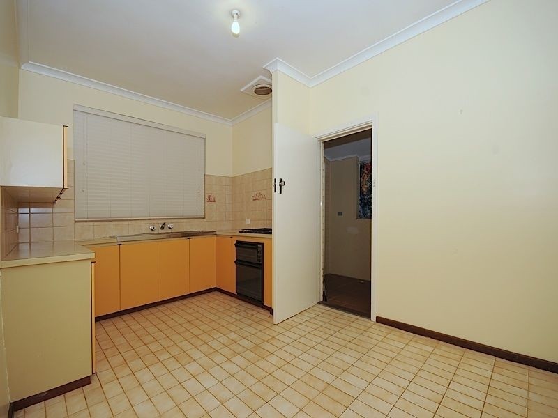 42 Armstrong Way, Wilson WA 6107