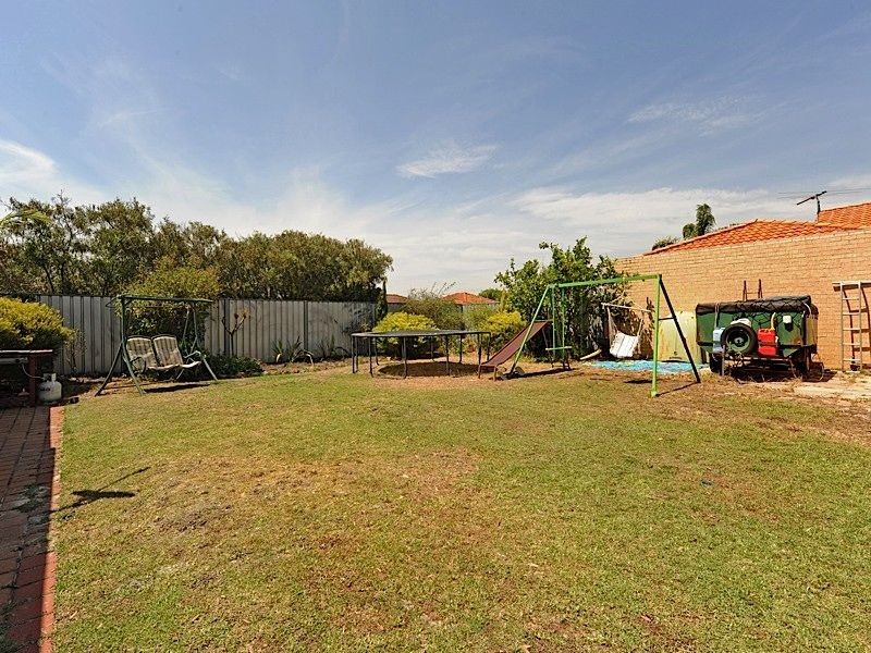 18 Baningan Avenue, Success WA 6164