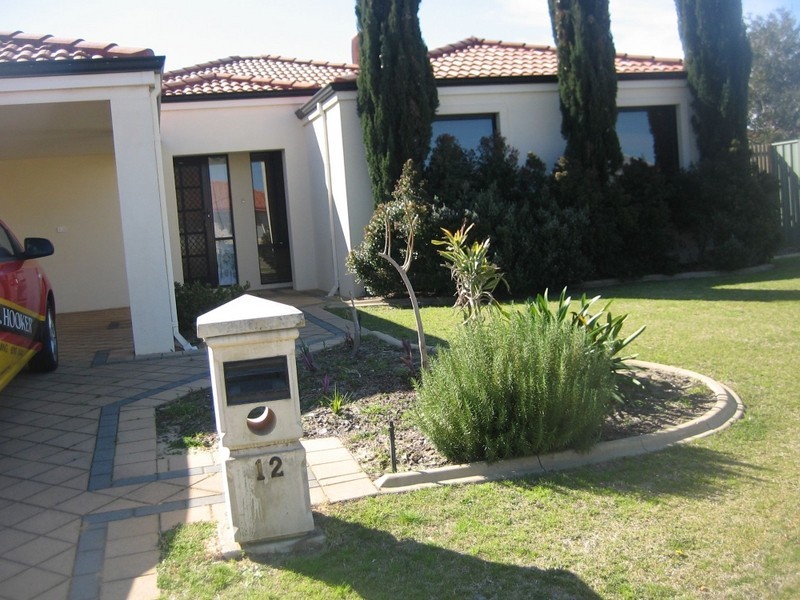 12 Dunnage Court, Atwell WA 6164