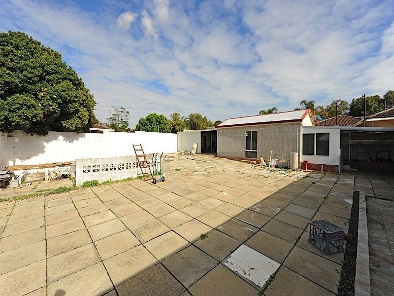 213 Leach Highway, Willagee WA 6156