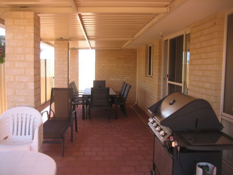 36 Barfield Road, Hammond Park WA 6164