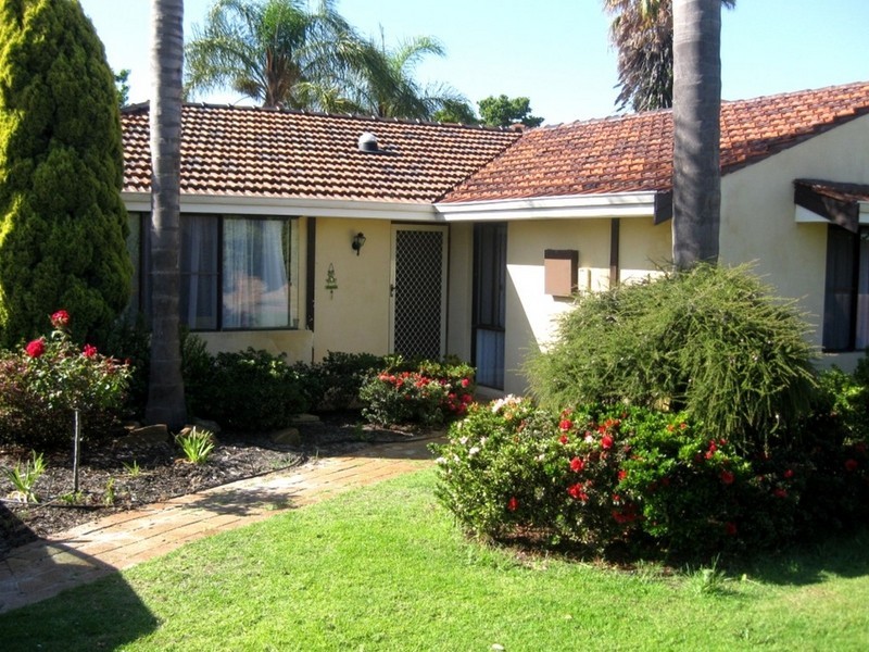 18 Townson Place, Leeming WA 6149