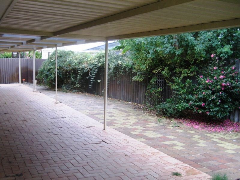 18 Townson Place, Leeming WA 6149