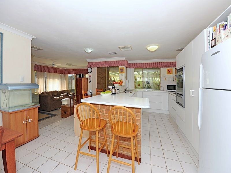 27 Barcombe Way, Leeming WA 6149