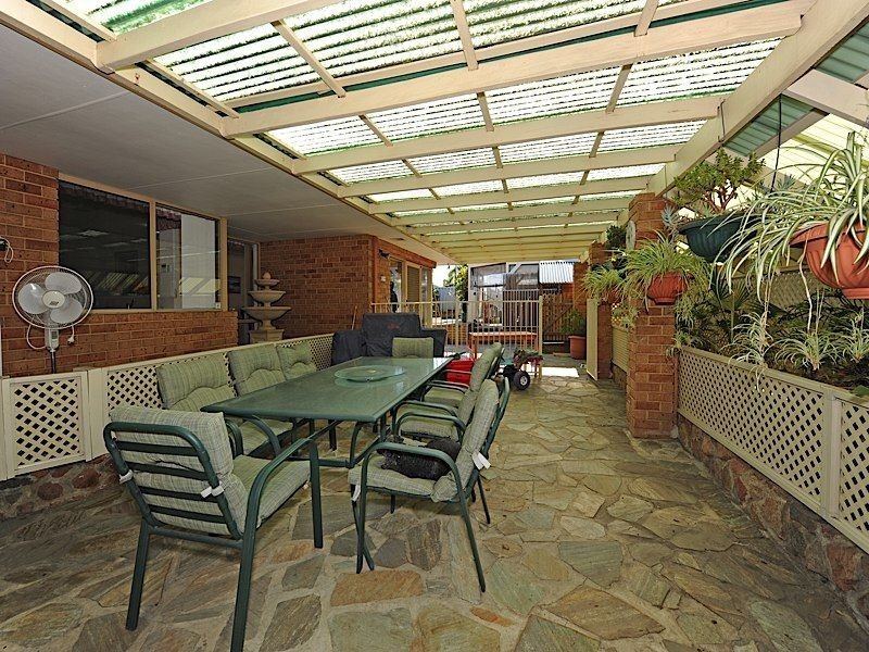 27 Barcombe Way, Leeming WA 6149