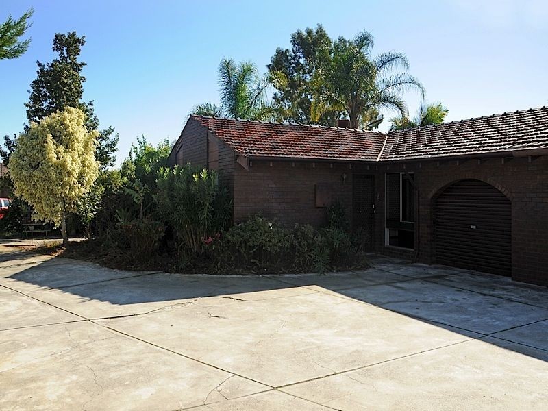 4 Higham Court, Leeming WA 6149