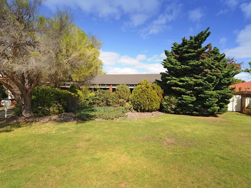 16 Grachechurch Crescent, Leeming WA 6149