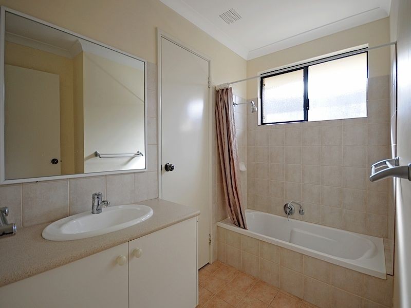 24A Corringle Grove, South Lake WA 6164