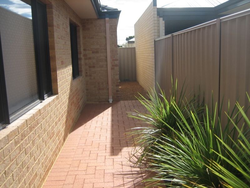 9 Daffodil Road, Canning Vale WA 6155