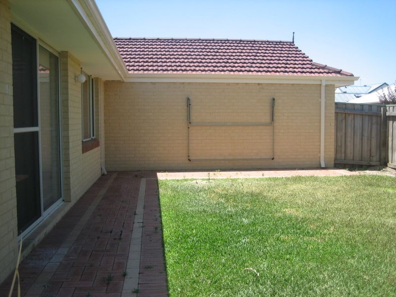 6 Serene Bend, Atwell WA 6164