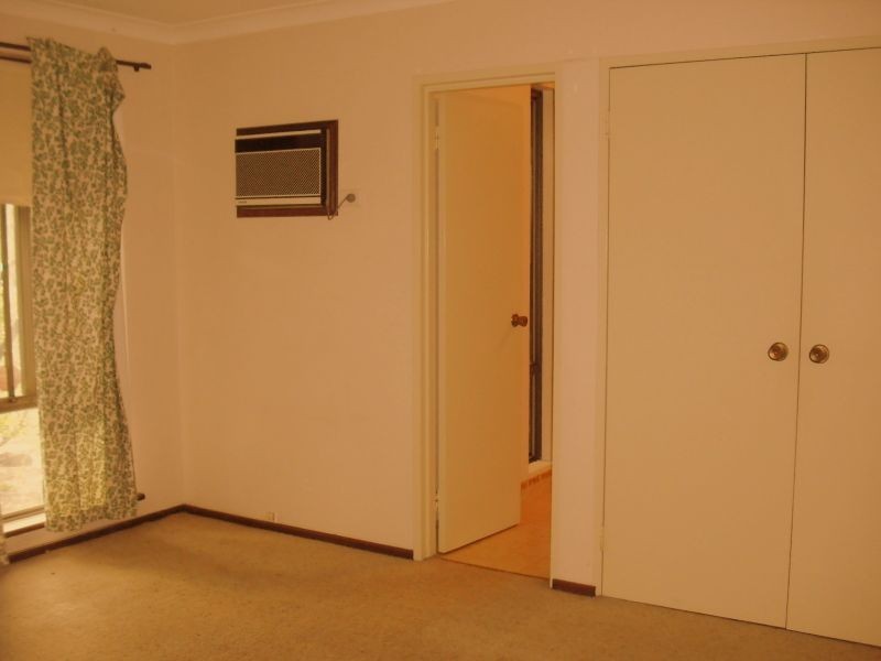 18 Mallard Way, Bibra Lake WA 6163