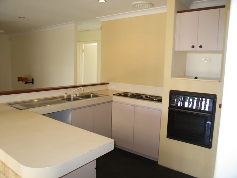 45 Farrington Rd, Leeming WA 6149